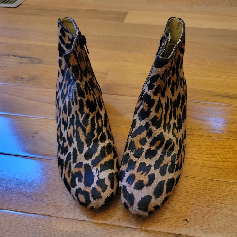 Nine West size 8 leopard pixie boots